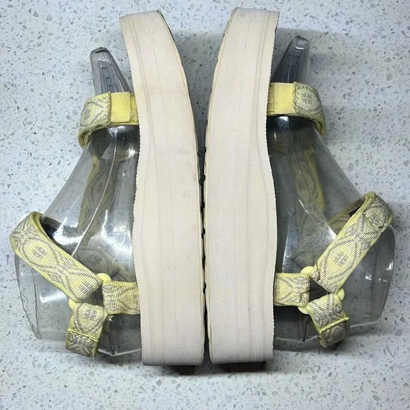 🌼🌼. Teva Sandals. 🌼🌼 - Picture 3 of 6